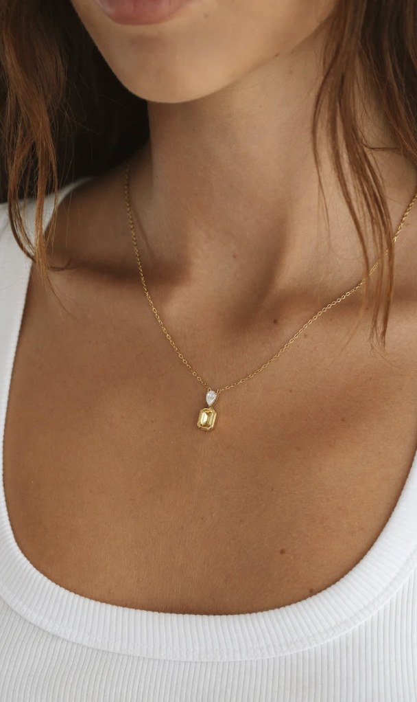 Feine Kette mit gelbem Anhänger
